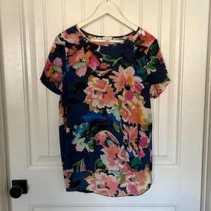 Women’s floral blouse - short sleeve